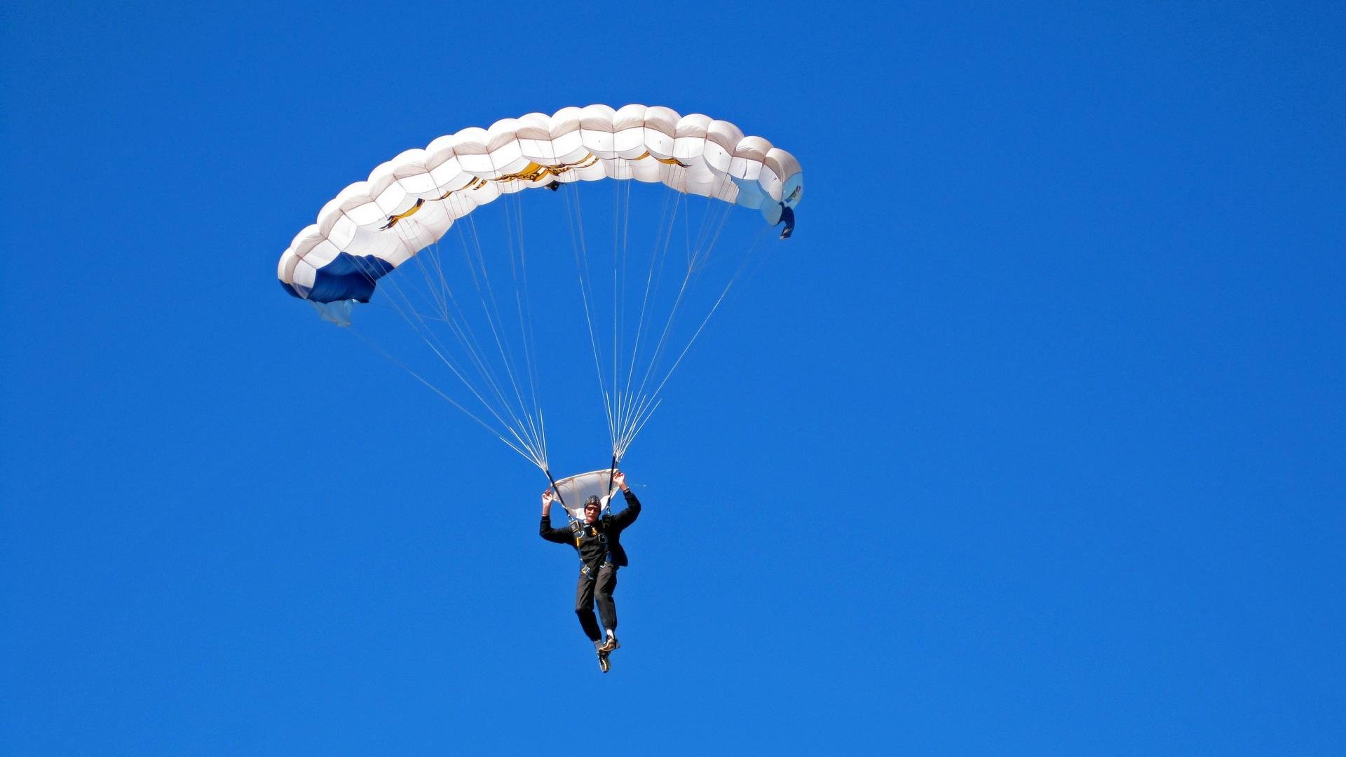 自由泳接力南非男队逆袭夺胜,男子自由泳决赛